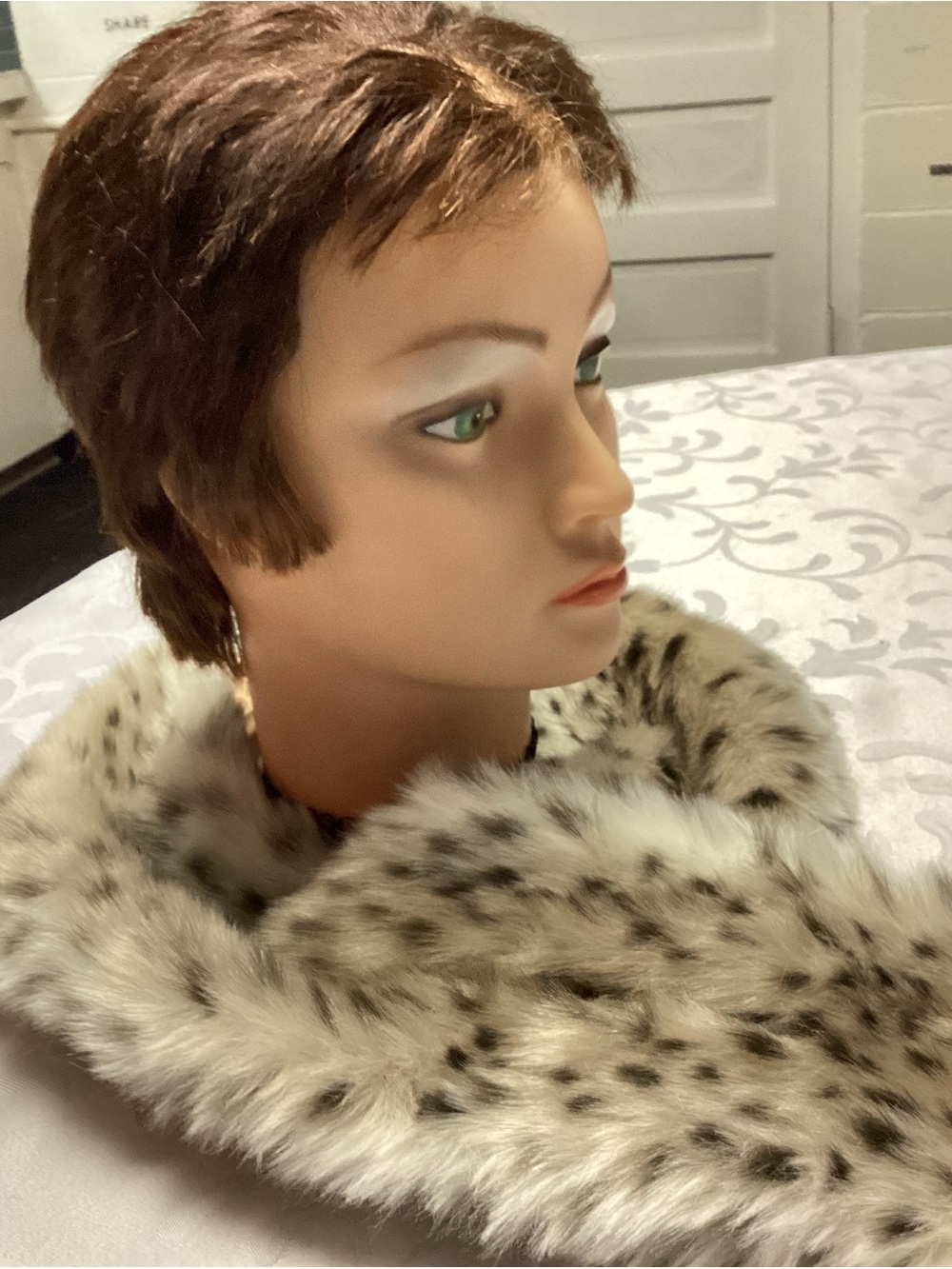 Dennis Bessie. Leopard 🐆 Print Collar - Cream and Black